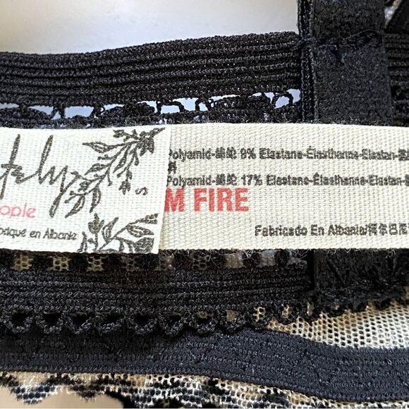 Free People Intimately Alia Black Lace Bralette Sz S NWT - Picture 10 of 15
